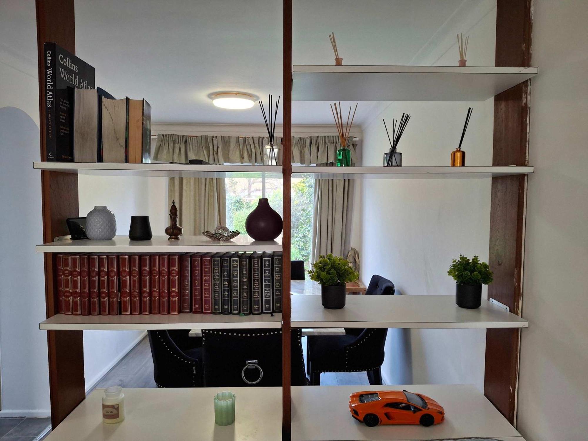 Nicely Decorated 3 Bedroom House Near Heathrow, London Staines-upon-Thames Exteriör bild