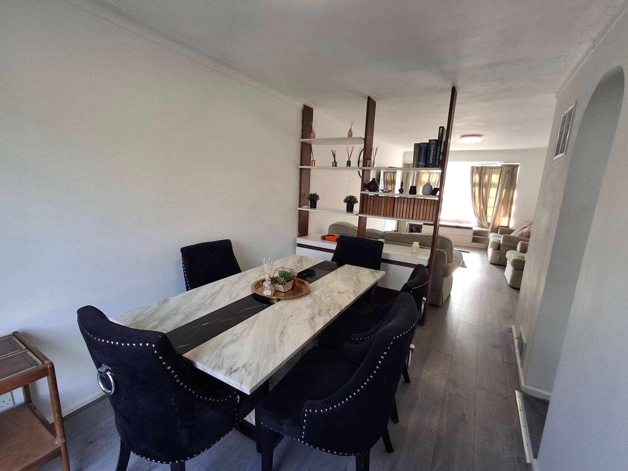 Nicely Decorated 3 Bedroom House Near Heathrow, London Staines-upon-Thames Exteriör bild