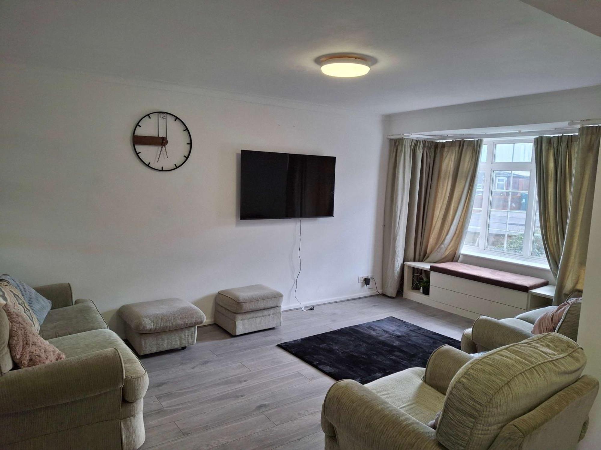Nicely Decorated 3 Bedroom House Near Heathrow, London Staines-upon-Thames Exteriör bild