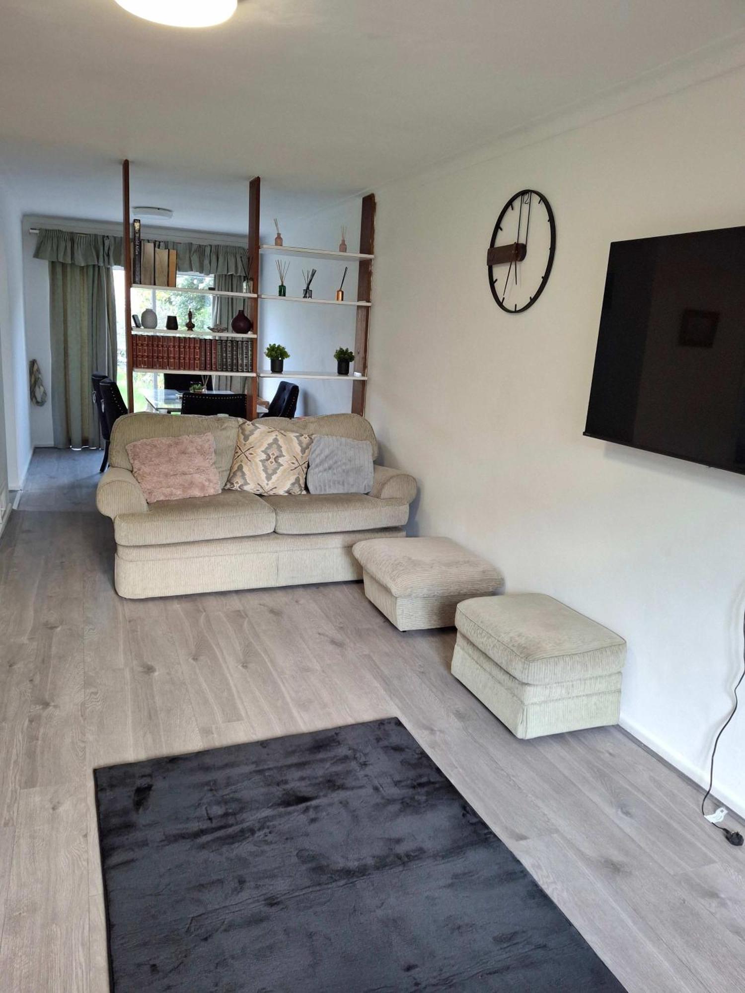 Nicely Decorated 3 Bedroom House Near Heathrow, London Staines-upon-Thames Exteriör bild